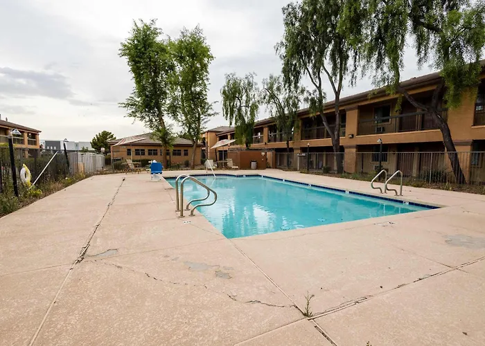 Tolleson Retreat With Pool Access
